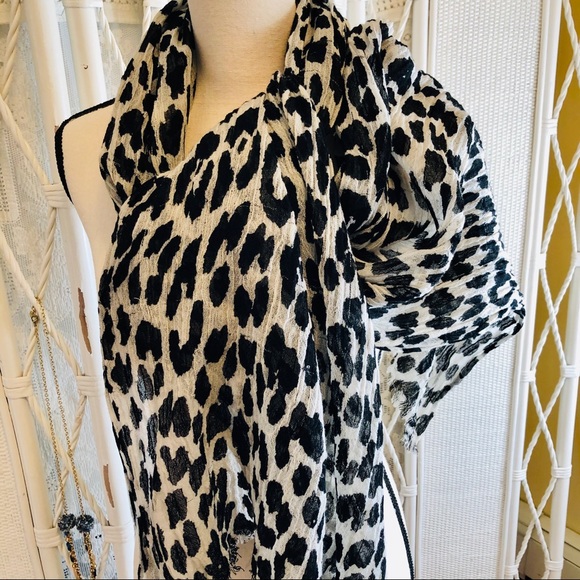 ANN TAYLOR Cheetah Animal Print Black White Scarf - Picture 1 of 8